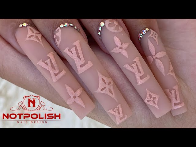 Bộ móng Nail LV là điểm nhấn lôi cuốn không thể thiếu cho mỗi ngày của bạn