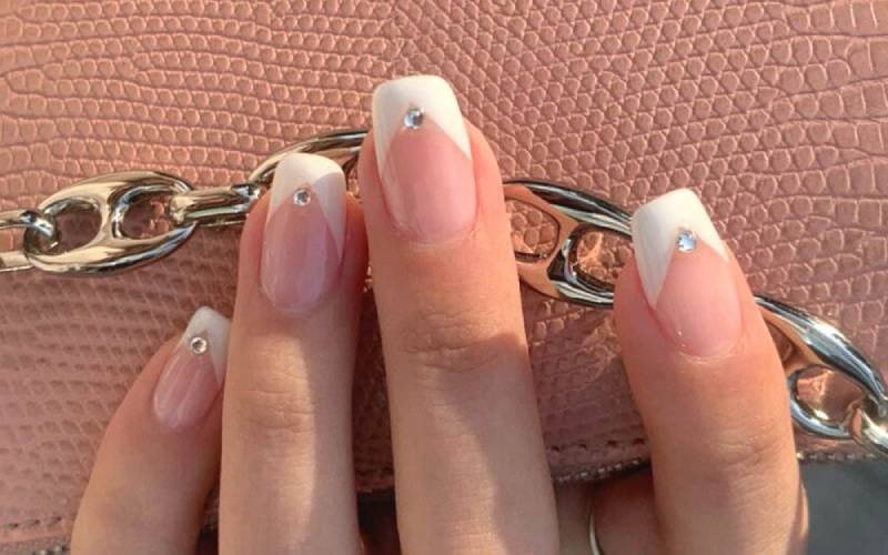 Sparkling rhinestone nail designs — design 46
