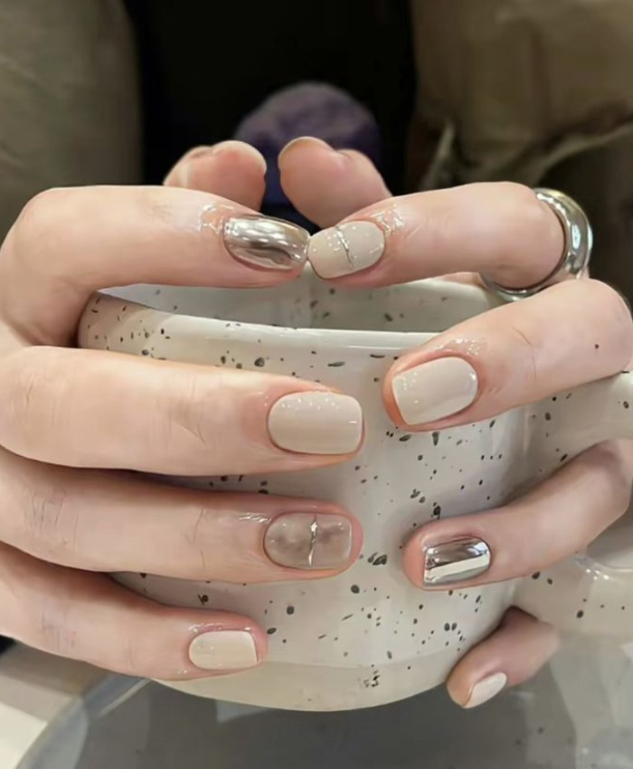 Nail trắng trắng gương lạ mắt dành cho da ngăm đen