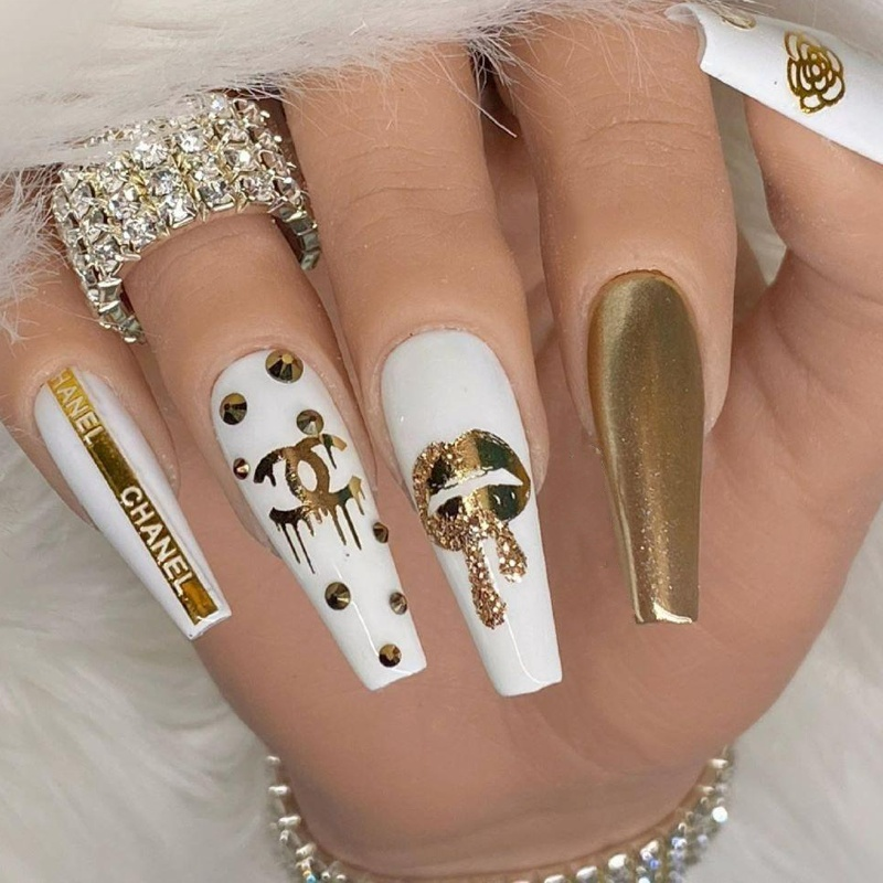 Elegant chanel-inspired nail designs — design 29