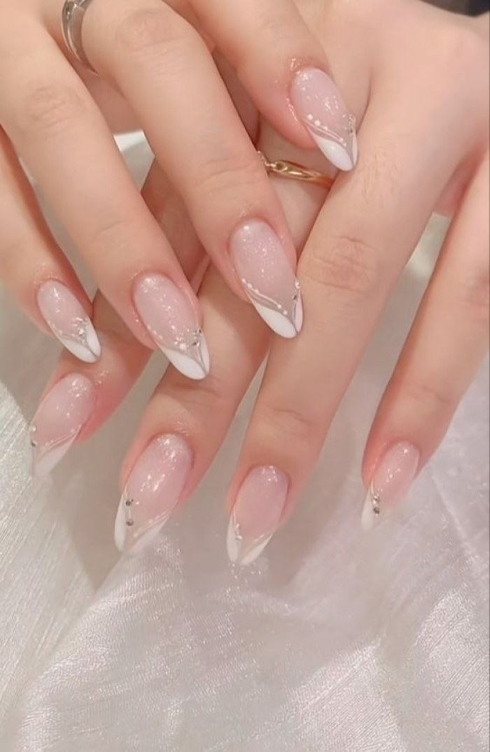 Mẫu nail tròn nhọn màu tự nhiên bắt mắt