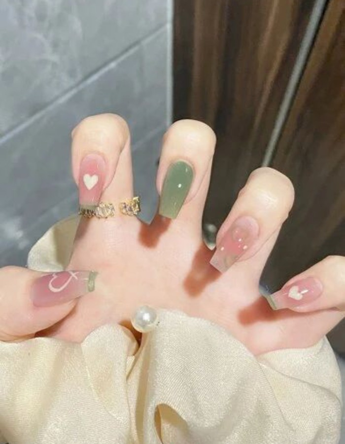 Jelly nails with outstanding highlights