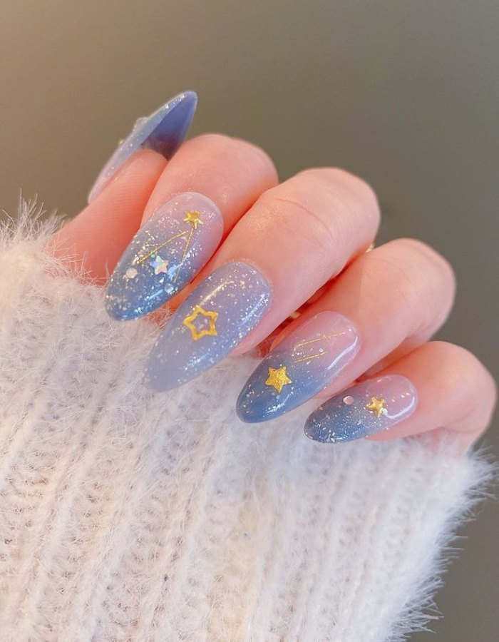 Clear jelly nails combined with blue and yellow stars for students