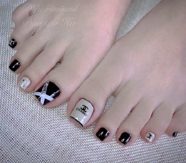 Elegant chanel-inspired nail designs — design 25
