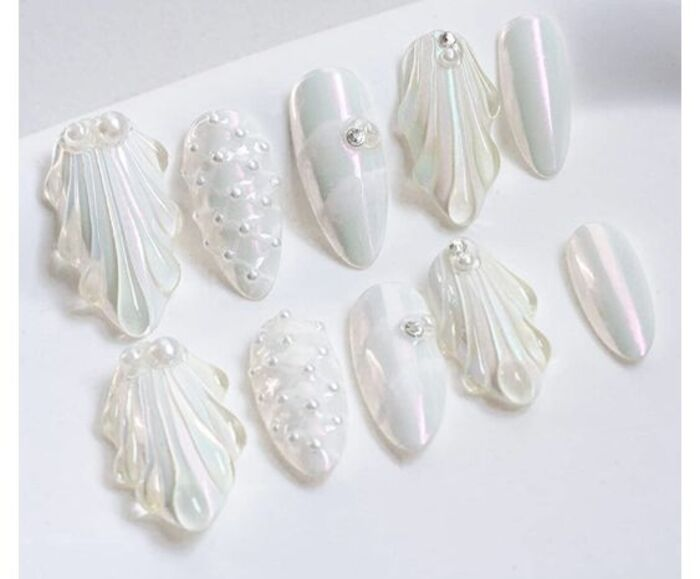 Clamshell white nails