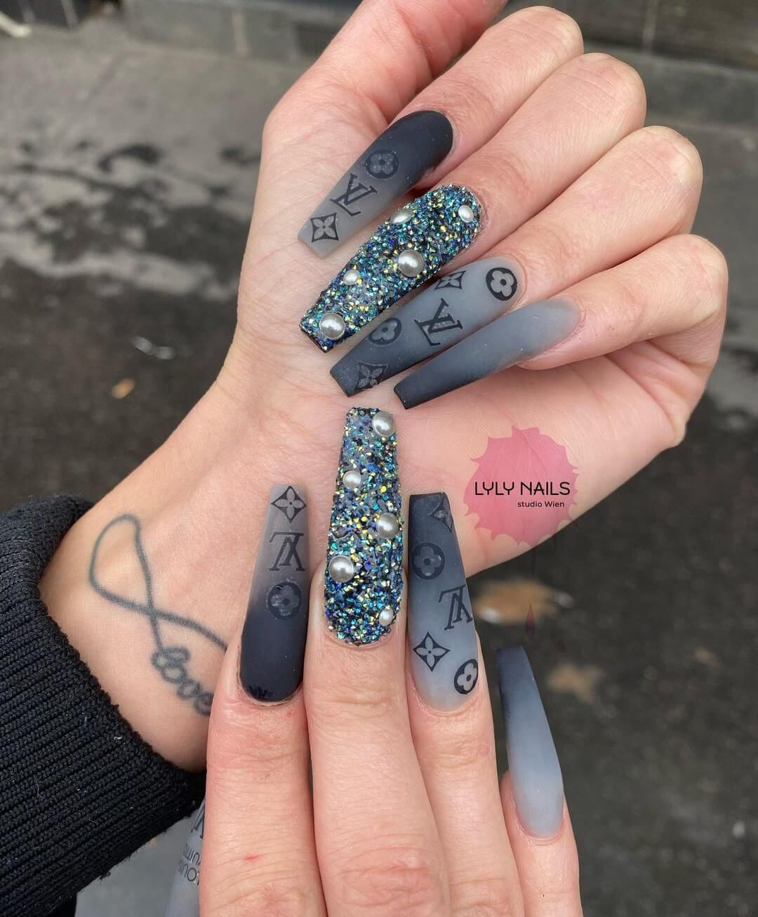 Khám phá sự tiện dụng và đẳng cấp của bộ móng Louis Vuitton với Nail LV