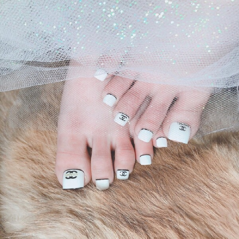 Elegant chanel-inspired nail designs — design 13