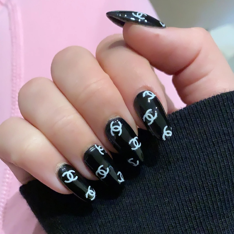 Elegant chanel-inspired nail designs — design 38