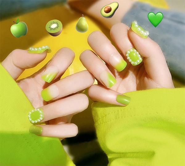 Thổi nến và ăn mừng với những thiết kế nail sinh nhật tinh tế, tạo nên không gian hoàn hảo cho ngày đặc biệt của bạn