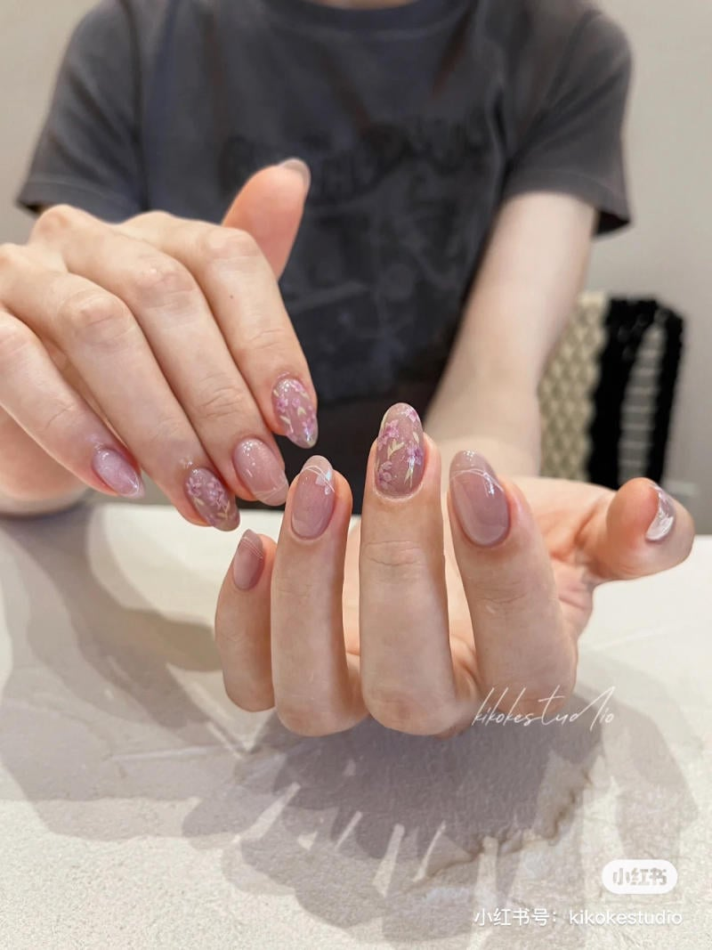 The beauty of pregnant women cannot be denied, and this pregnant manicure is proof! ๐
๐คฐ #MoonBauNail