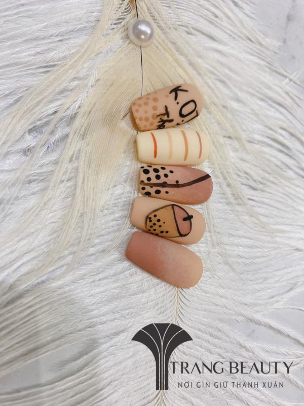Milky tea-colored nail designs — design 48