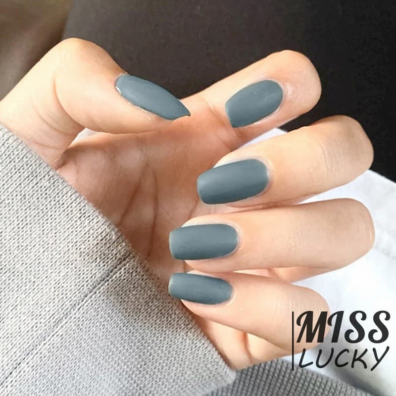 Gray nails
