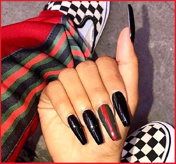 Luxury gucci-inspired nail designs — design 54