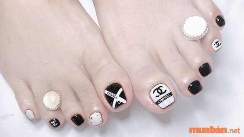Elegant chanel-inspired nail designs with bow charms — design 27