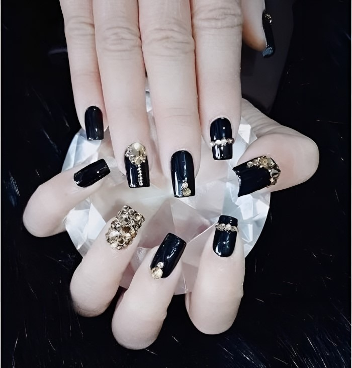 Beautiful, classy black nail design