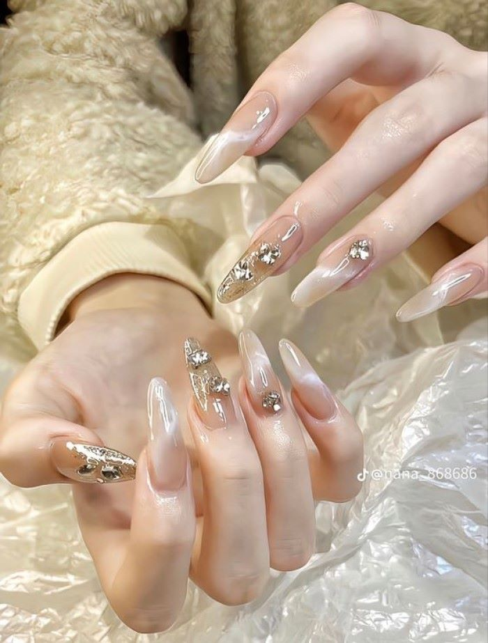 Nail nhọn tròn xinh đính đá