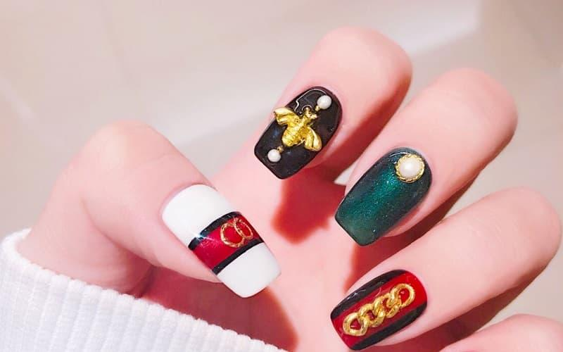 Luxury gucci-inspired nail designs — design 10