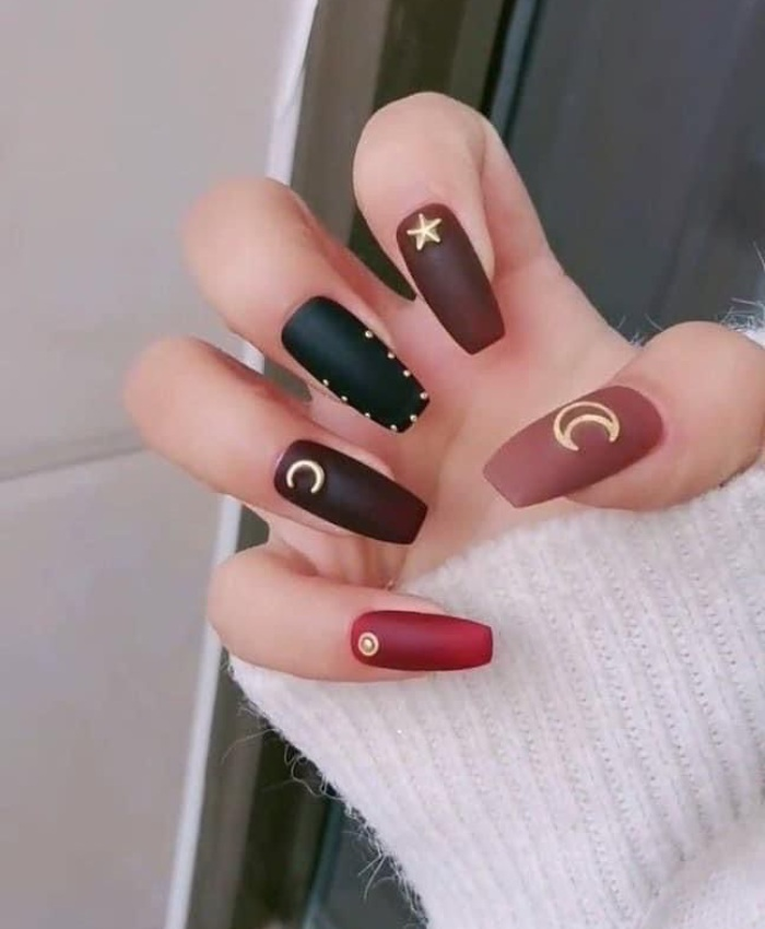 Mẫu nail mix màu ấn tượng giúp da trắng sáng