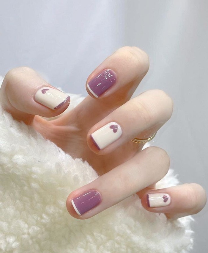 Nail hai móng tím phối trắng đơn giản nhẹ nhàng