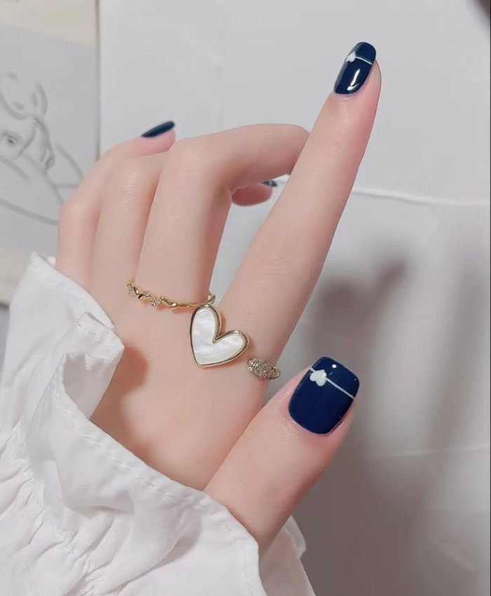 Nail xanh than phối tim trắng thanh lịch và nữ tính