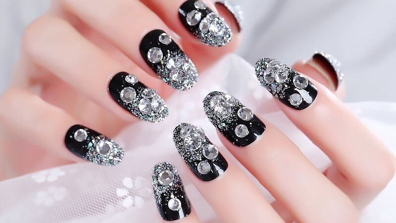 Sự hòa quyện của hai gam màu đầy cuốn hút trên móng tay