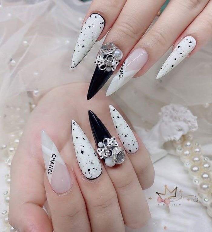 Super flattering pointed nail idea