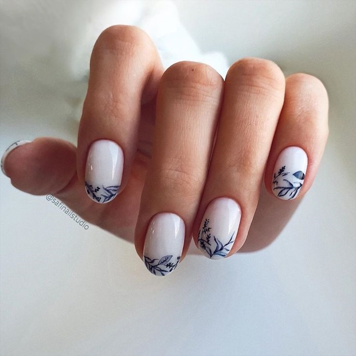 Nail vẽ họa tiết hoa và lá đơn giản cho nàng tham khảo