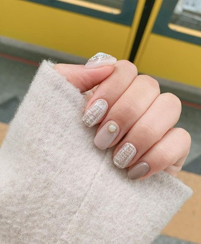 Nail be kiểu tweet dạ độc lạ tôn lên làn da trắng sáng