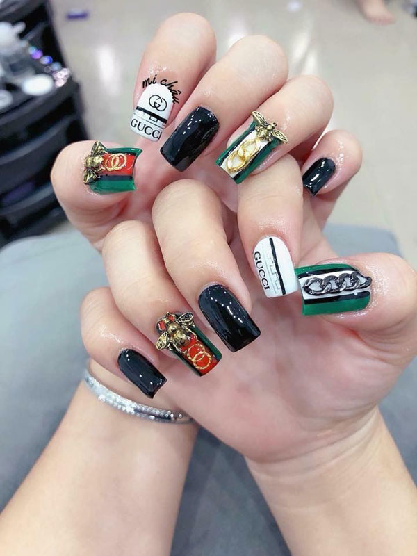 Luxury gucci-inspired nail designs — design 19