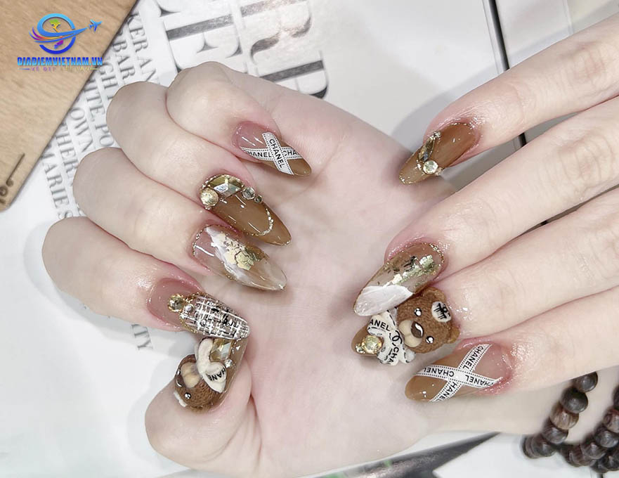Elegant chanel-inspired nail designs — design 60