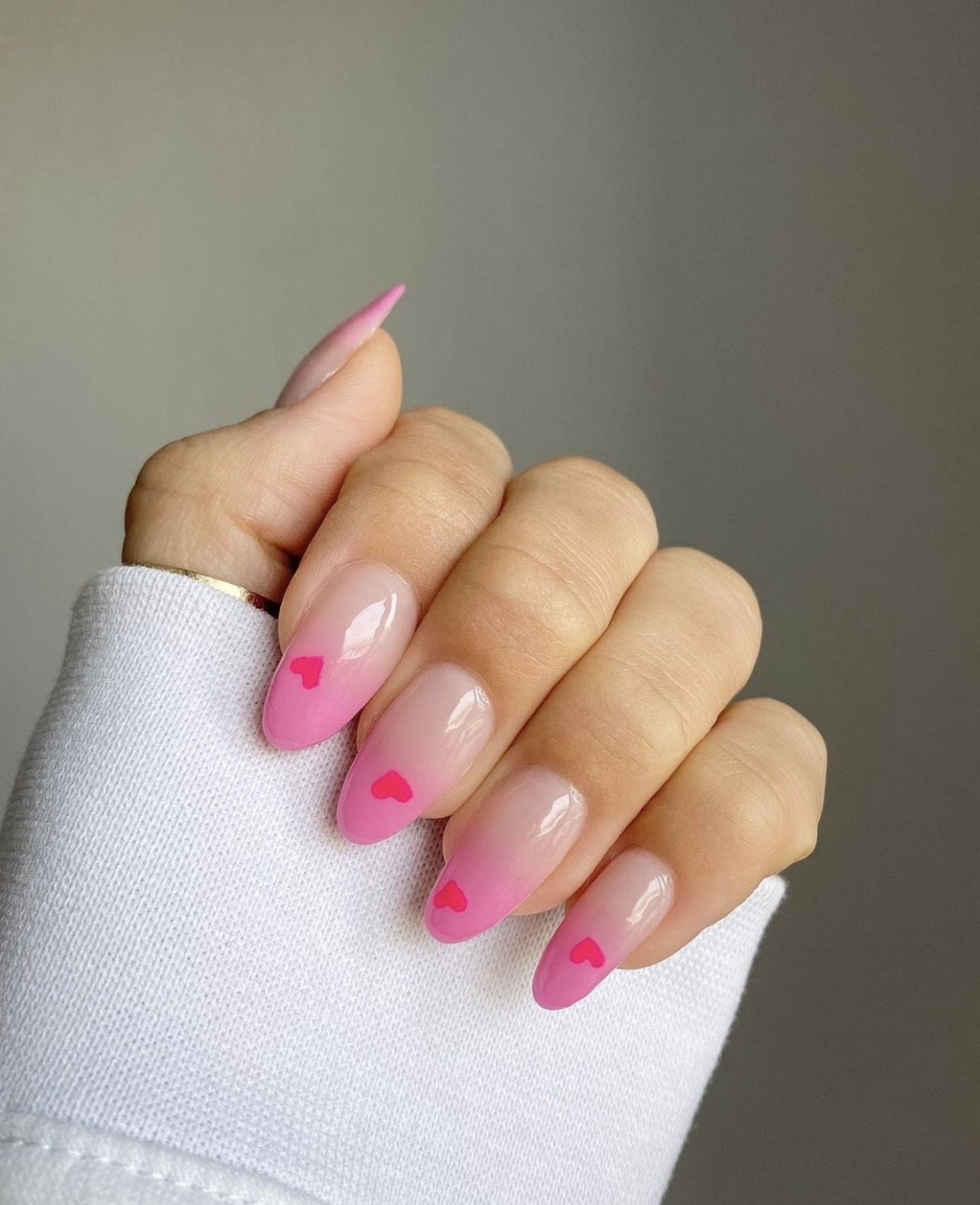 A little unconventional, a little feminine, ombre nails will be the perfect highlight for your look