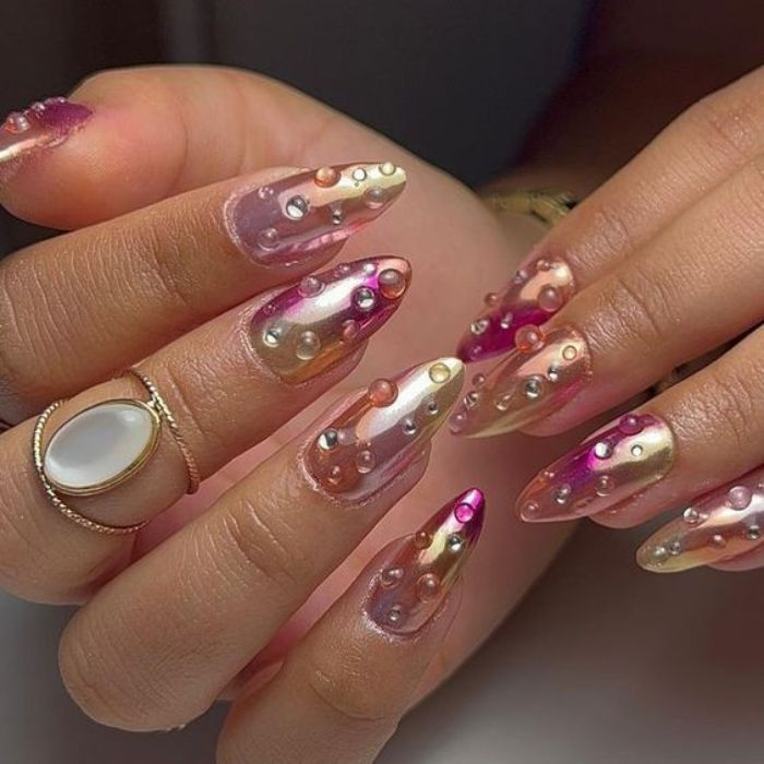 Mẫu nail tráng gương sang chảnh, được nhiều chị em yêu thích