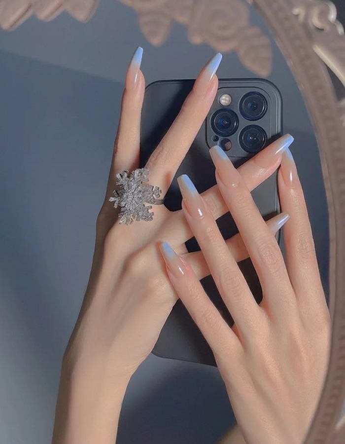 Stunning three-color jelly nail design