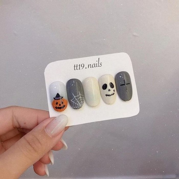 Halloween nails create a fun and dynamic highlight