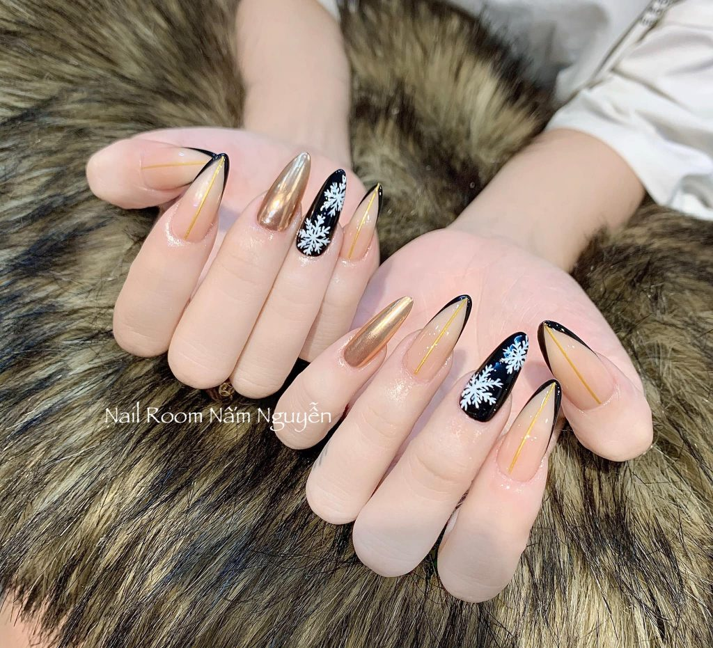 Milky tea-colored nail designs — design 10