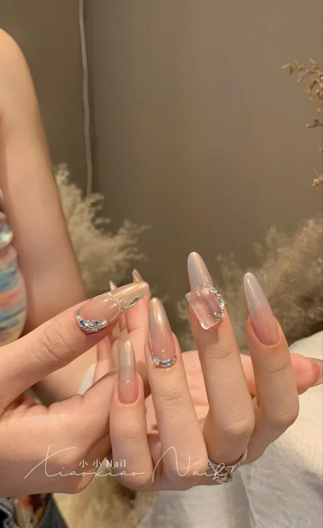 Unique long, pointed, round cat-eye nails