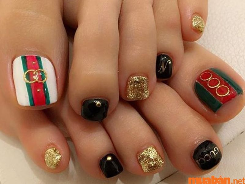Luxury gucci-inspired nail designs — design 25