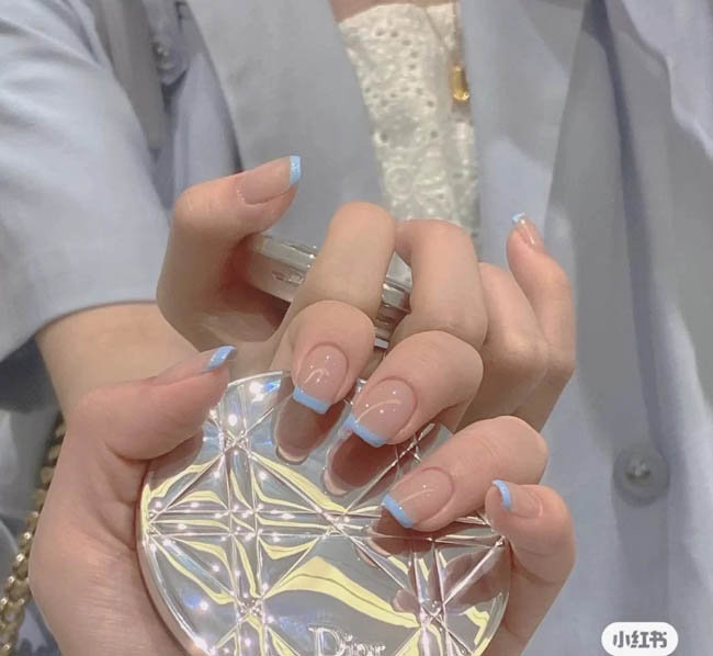 Milky tea-colored nail designs — design 43