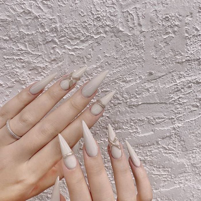 Personalized pointed nail design for you