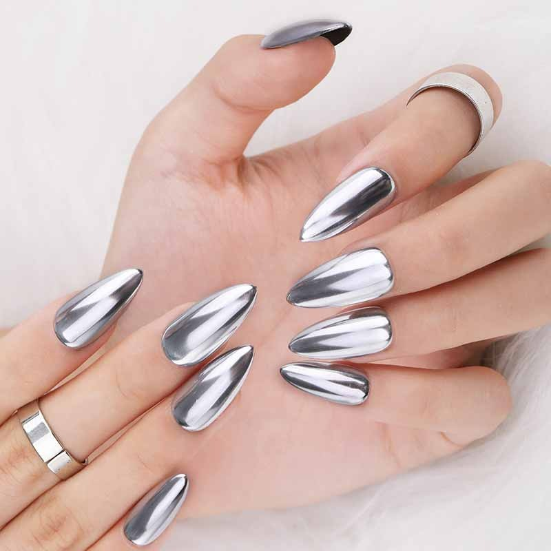 Charming and attractive with this silver nail color! ๐
โจ #SilverNailColor