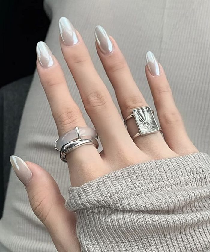 Cat eyes nail design to play cards on Tet holiday