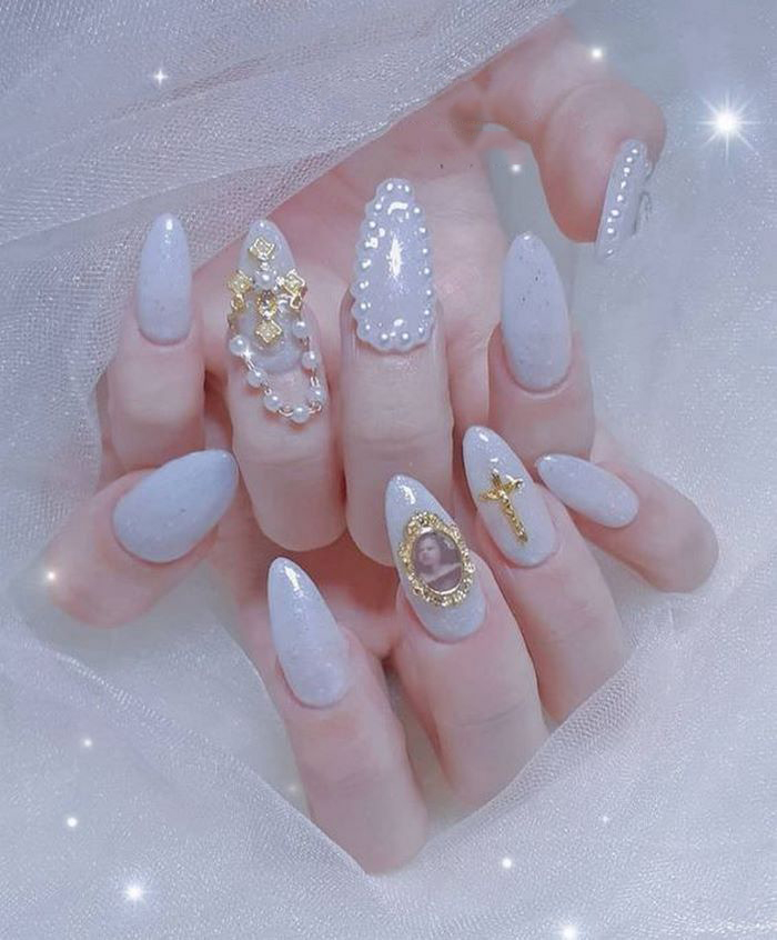 Applying stones helps tehem nails stand out