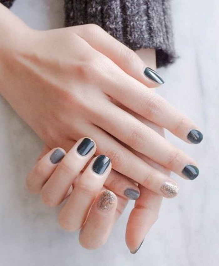 Màu đen của nail trơn tôn da thích hợp với cả da ngăm và da trắng