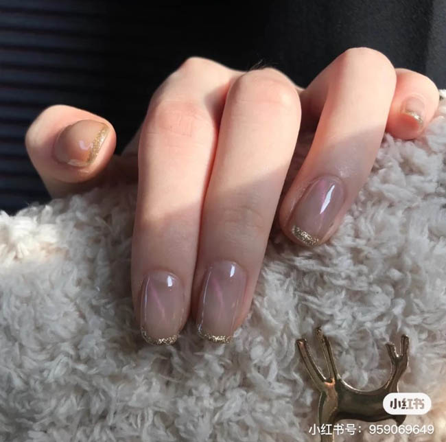 Milky tea-colored nail designs — design 28
