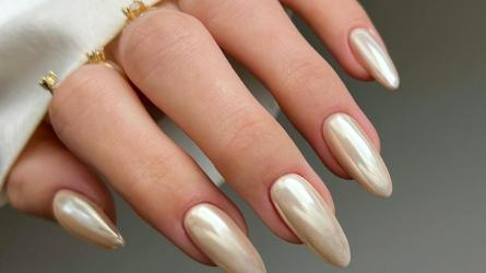 Elegant chanel-inspired nail designs — design 59