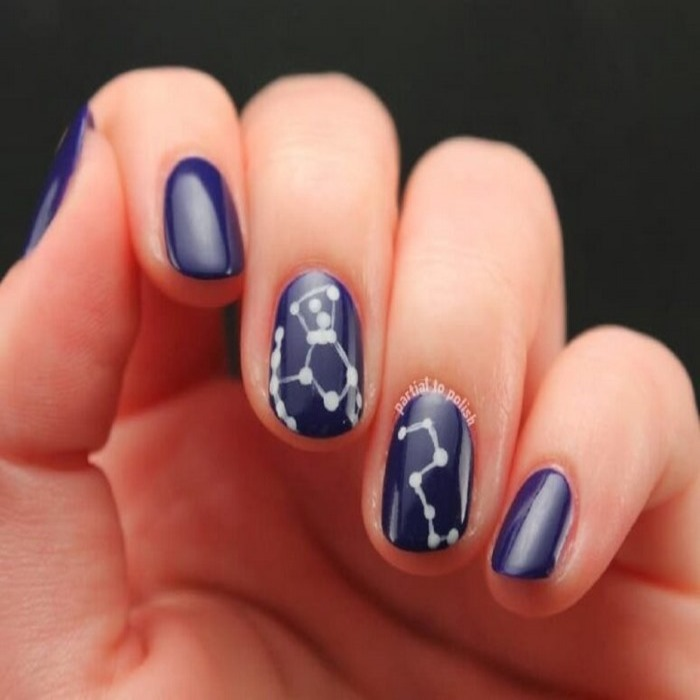 Extremely classy short blue nails
