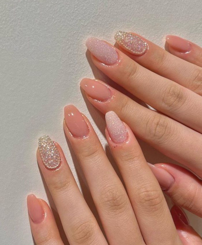 Hồng nhạt là màu sơn gel xinh cho da ngăm bạn nên thử