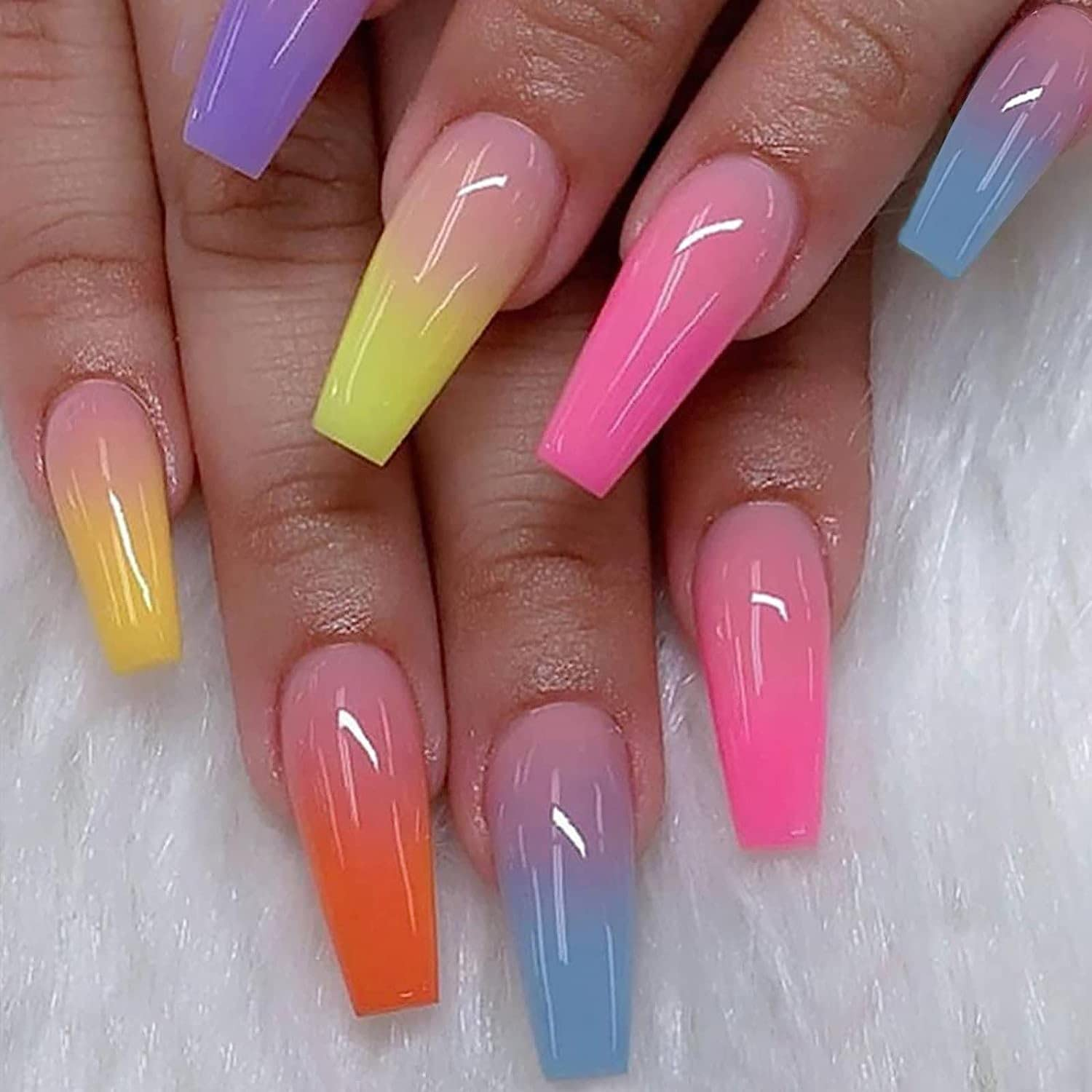 The delicate combination of colors creates unique and attractive ombre nail designs