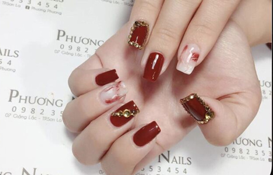 Sparkling rhinestone nail designs — design 8