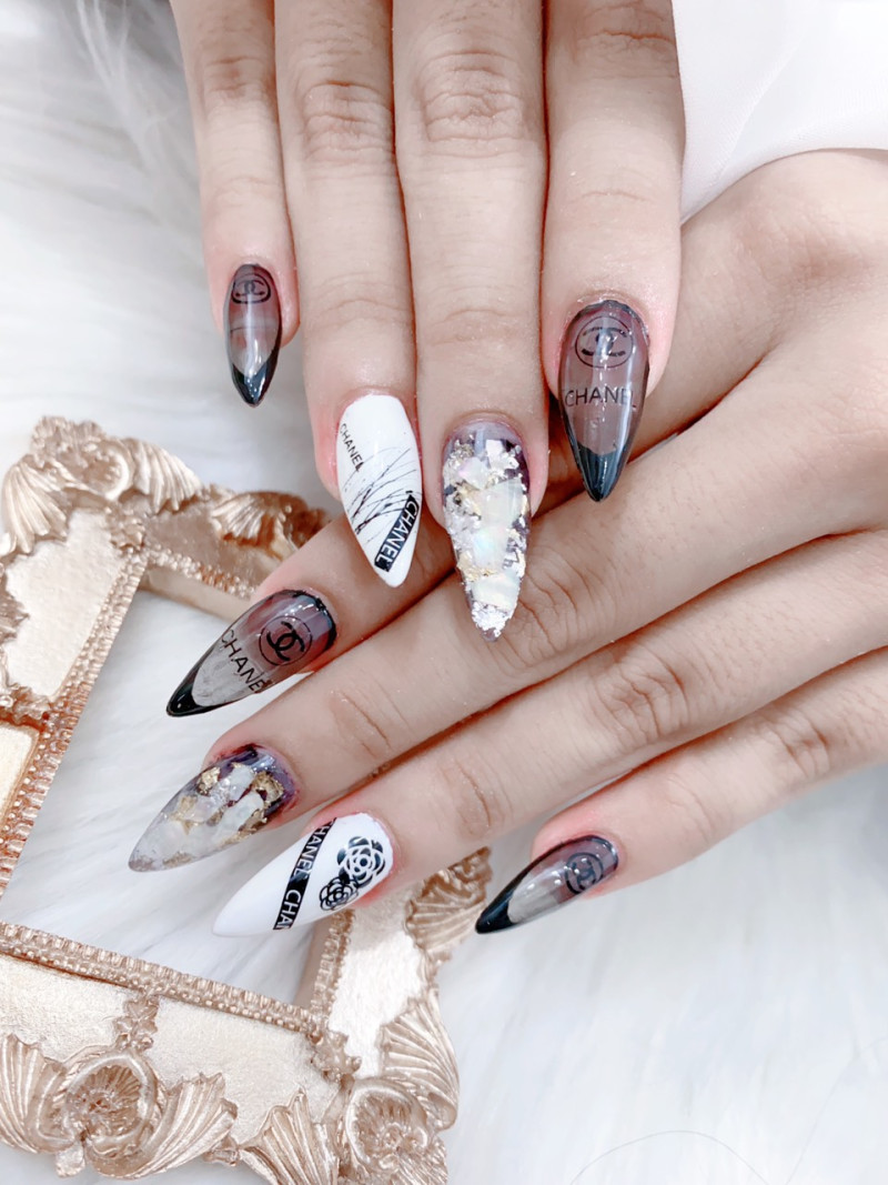 Elegant chanel-inspired nail designs — design 47